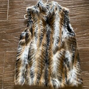 DONNA SALYERS' FABULOUS FURS faux WOMENS CALICO (lemur) PATTERNED FUR VEST  SZ M
